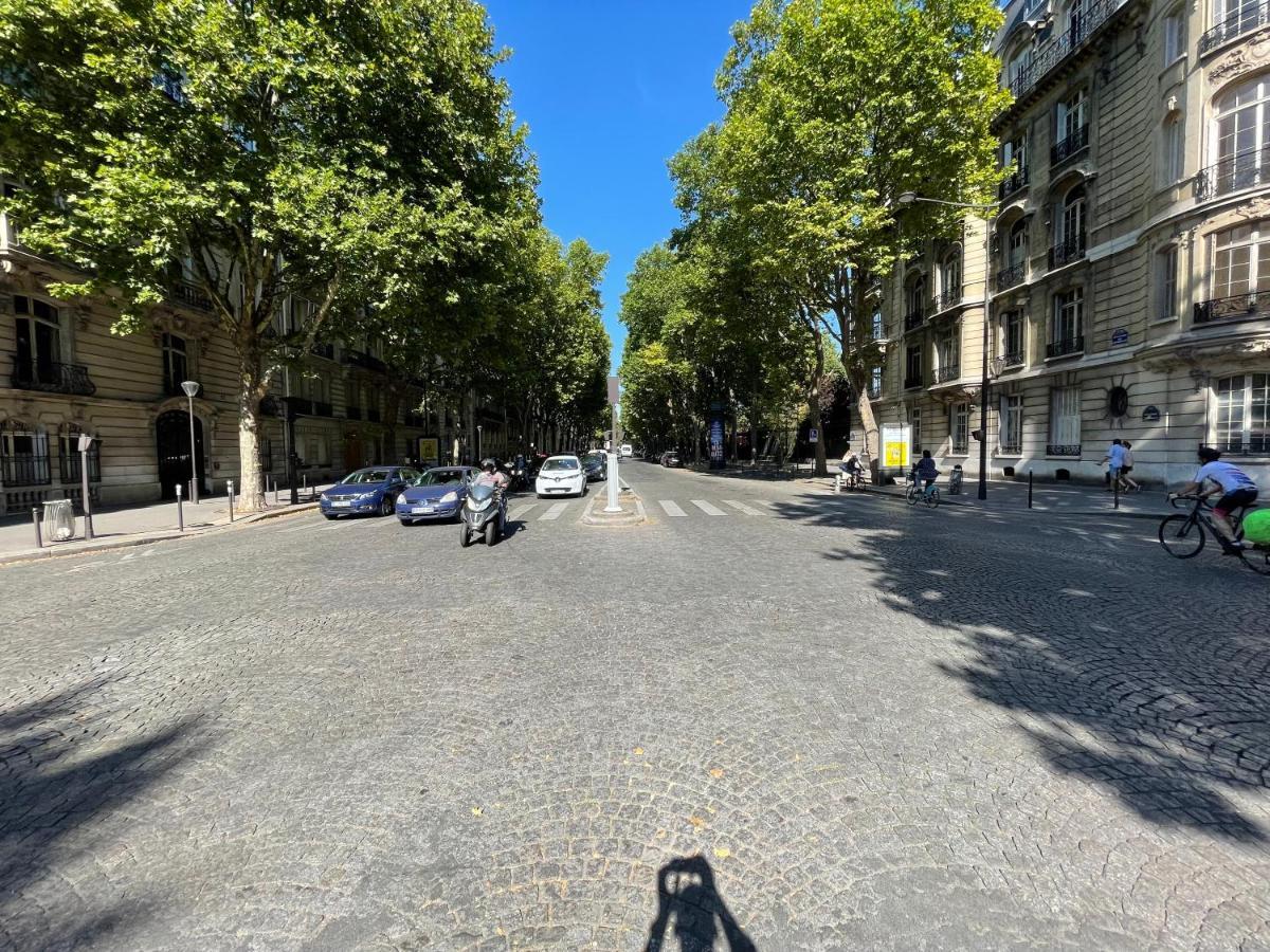 Appartement Champs Elysees Et Parc Monceau : Charmant Logement Lumineux