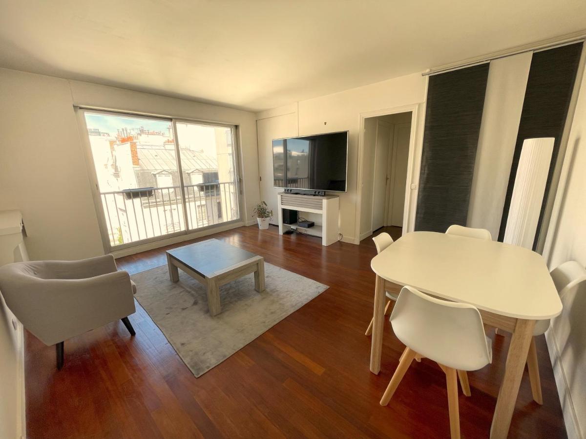 Champs Elysees Et Parc Monceau : Charmant Logement Lumineux Parijs